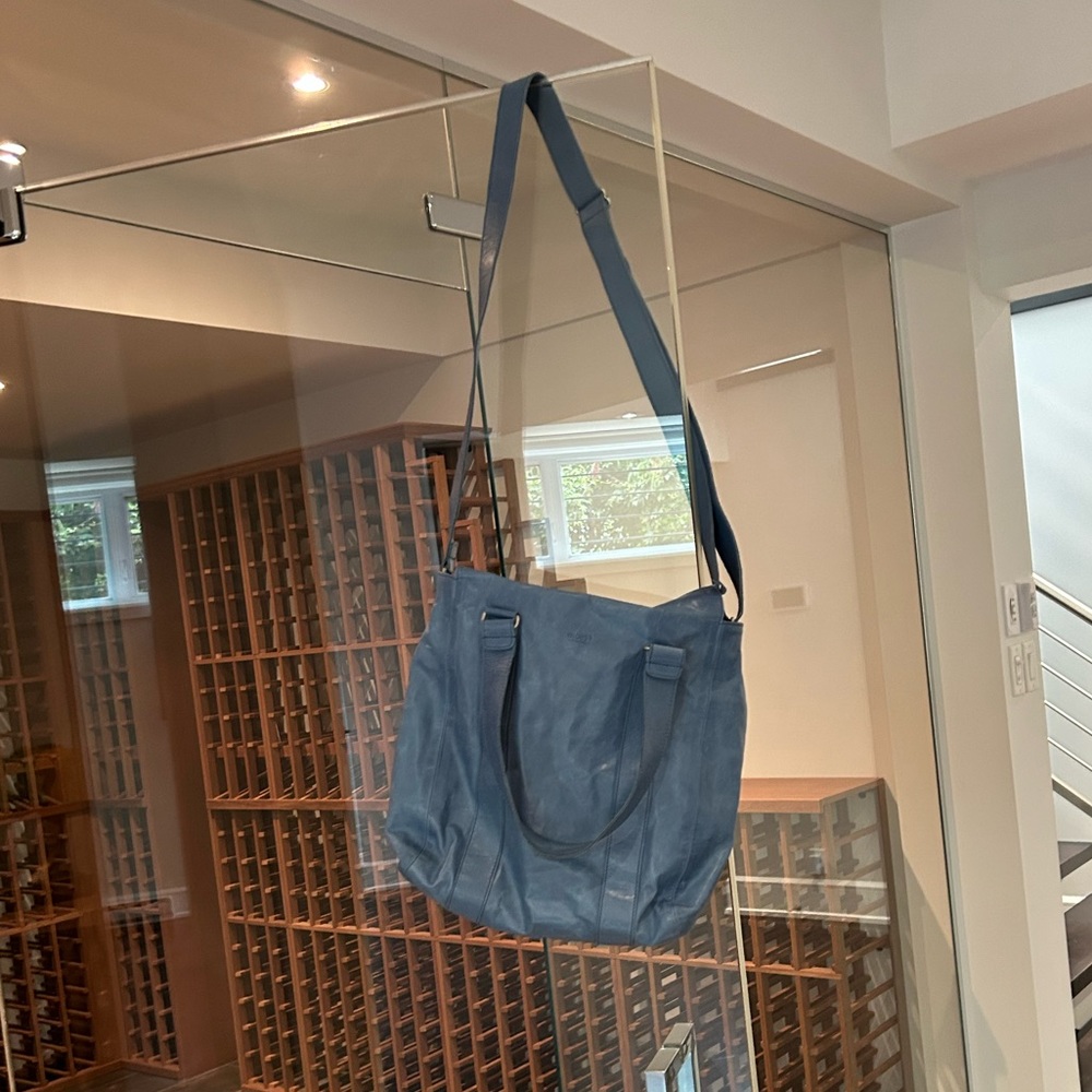 Mo851 bag in a blue jean colour.
